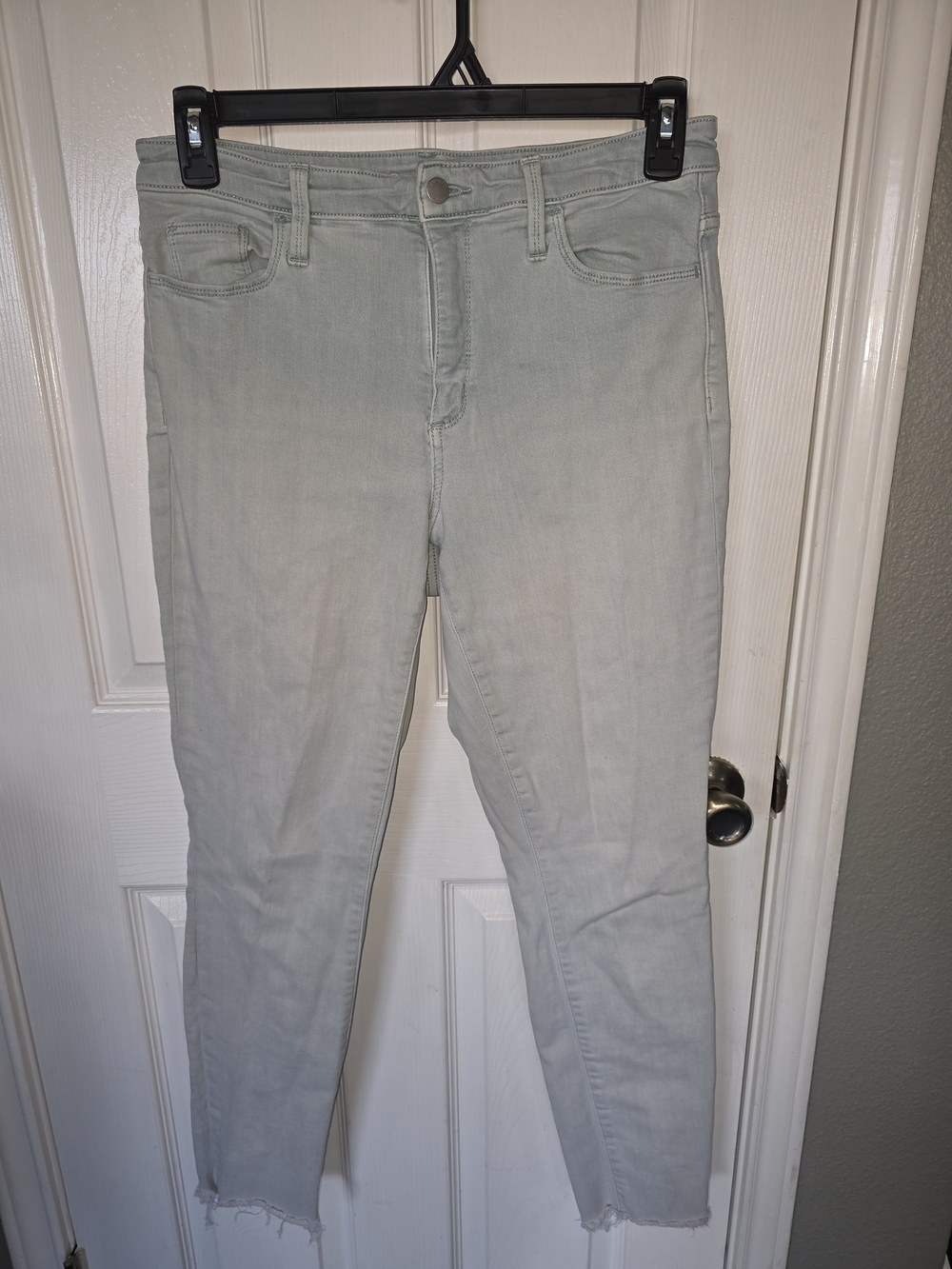 Universal Thread Light Gray Cropped Skinny Jeans